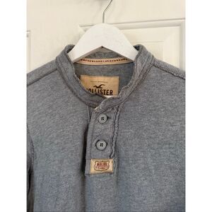 Hollister Vintage Look Double Button Gray Spell Out Henley Shirt sz M